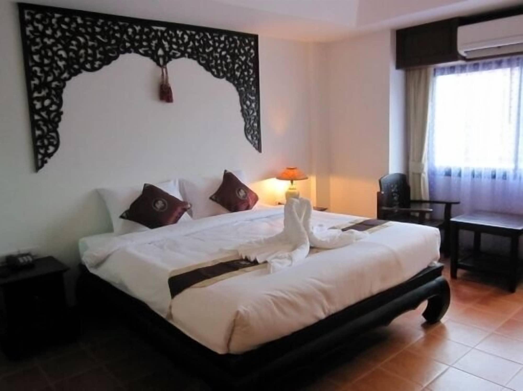 Wangburapa Grand Hotel Chiang Mai Exterior photo